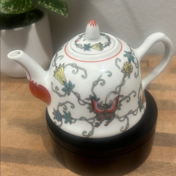 Vintage Chinese Jingdezhen Porcelain Floral Teapot with Butterflies - Picture 4 of 11